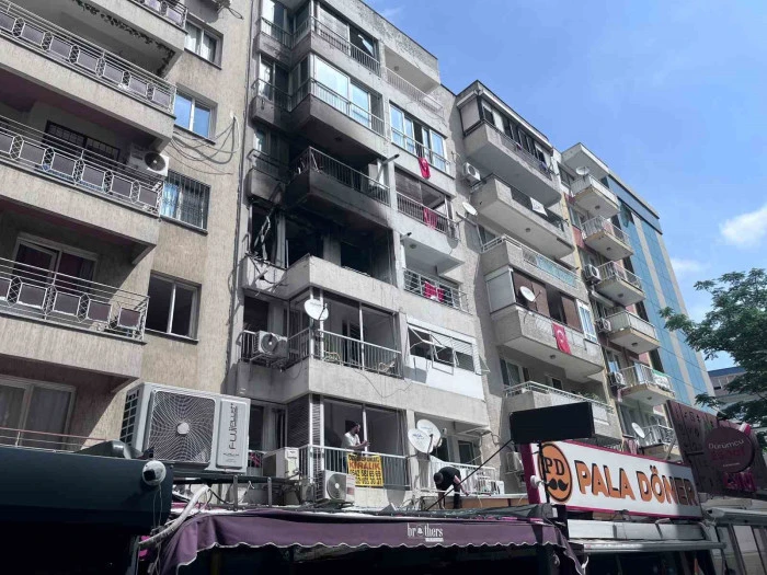 Bornova'da doğal gaz patlaması: 4 yaralı!