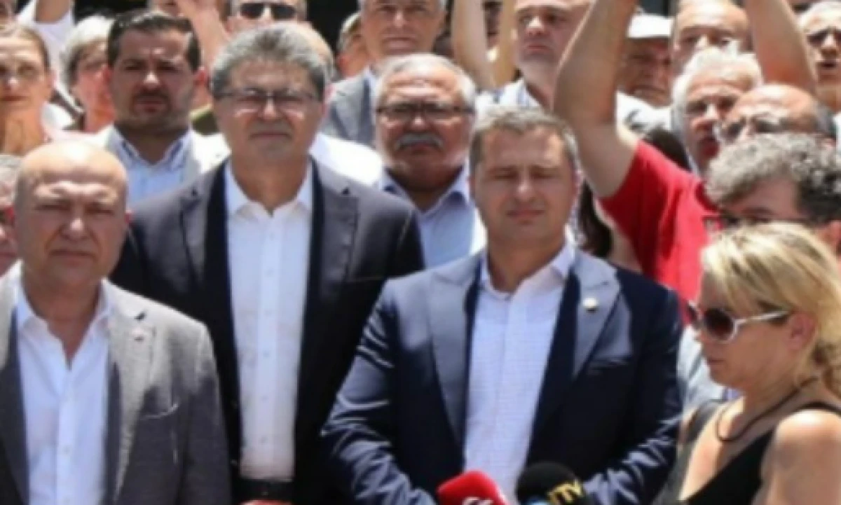 CHP’den İzmir Adliyesi önünde açıklama: “Adaleti halktan bekliyoruz”