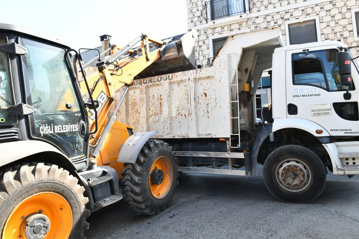 Çiğli’de moloza kararlı müdahale, halka çağrı…