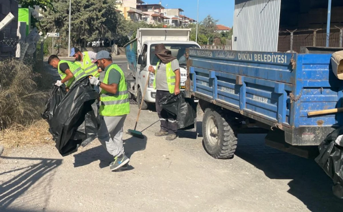 Dikili Yaz Tatilinde Temizlik Seferberliği