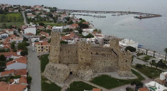 Ege'nin Sessiz Muhafızı: Çandarlı Kalesi