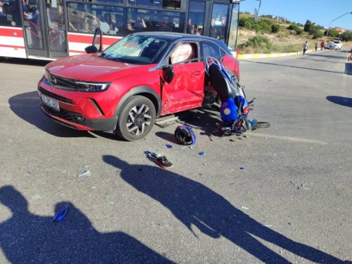 Foça'da otomobil ile motosiklet çarpıştı: 1 ağır yaralı!