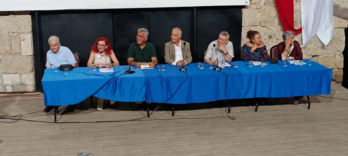 Foçalı yazarlar tarihi kalede buluştu