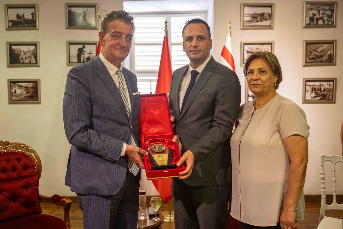 Hüsnü Bozkurt’tan Başkan Eşki’ye ziyaret: “Gençlerle umut büyüyor”