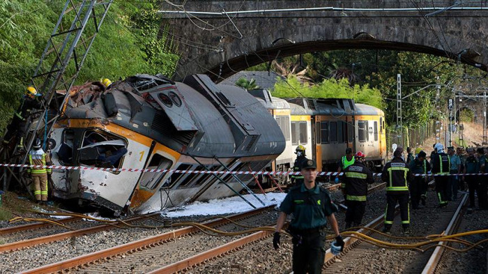 İspanya’da tren kazası: 155 yaralı!
