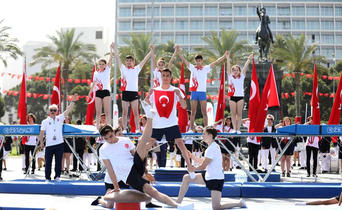 İzmir, 19 Mayıs'ta Türkiye'nin dört bir yanından gelen gençlerin buluşma noktası olacak