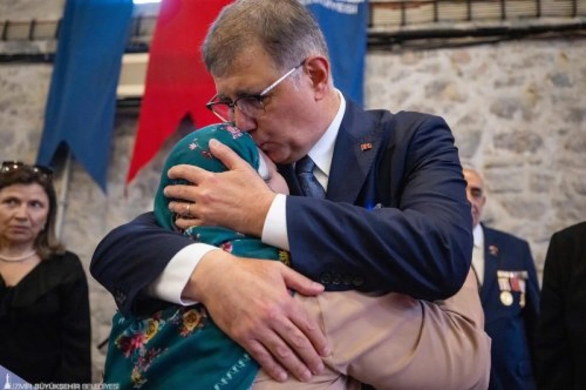 İzmir Büyükşehir'den Kurban Bayramı öncesinde ihtiyaç sahibi aileler ve emeklilere destek