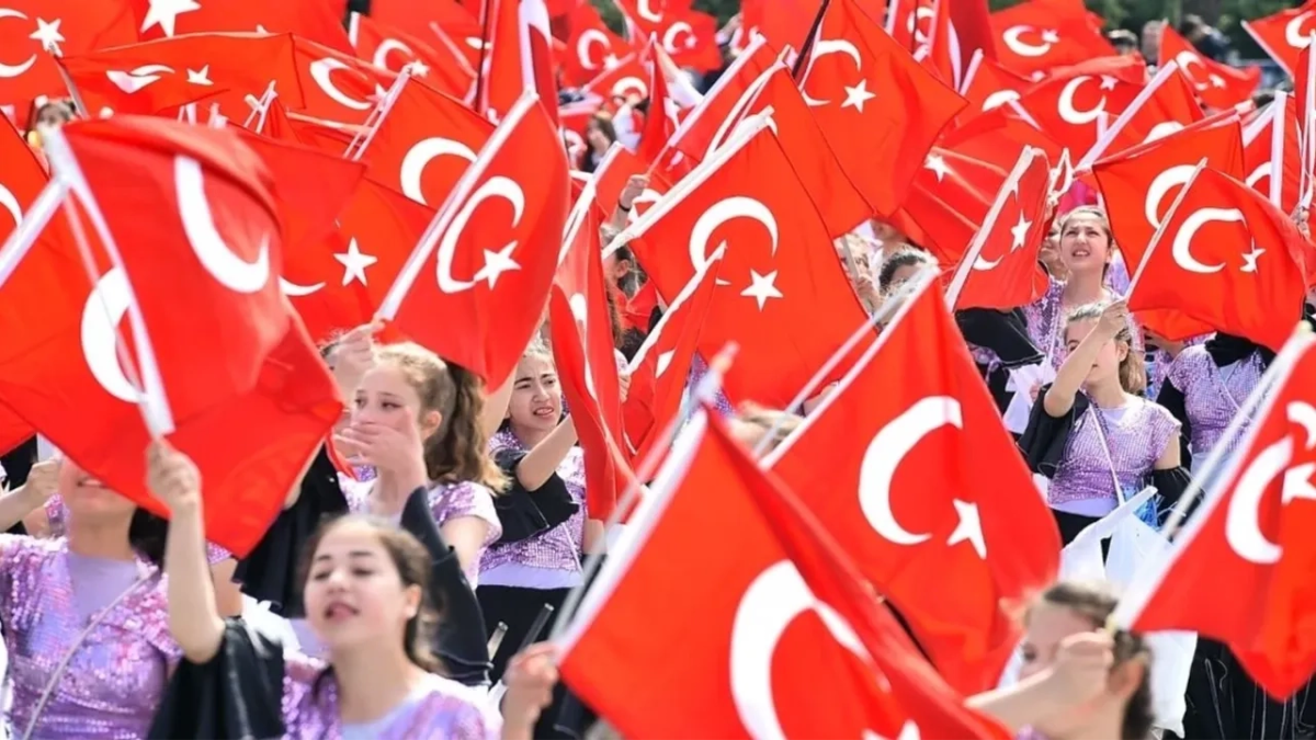 İzmir İş Dünyası 23 Nisan’ı kutladı