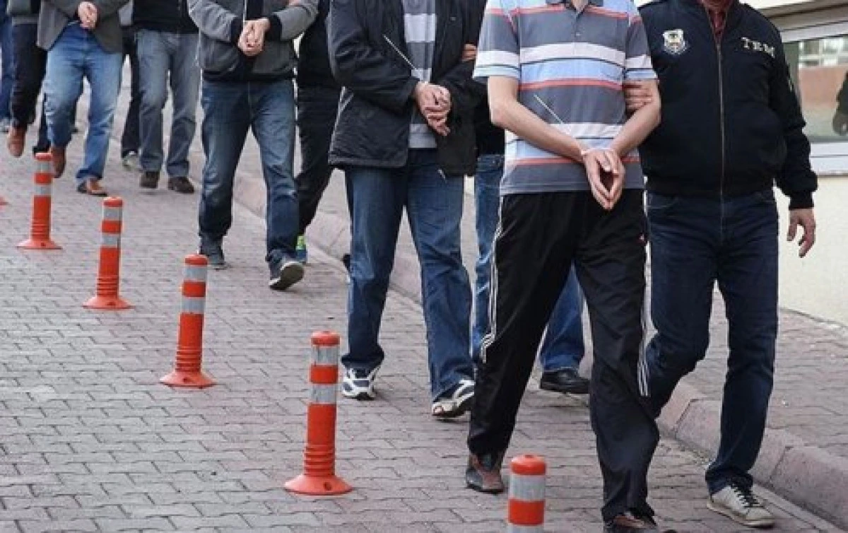 İzmir merkezli FETÖ operasyonu: 60 ilde 230 gözaltı!