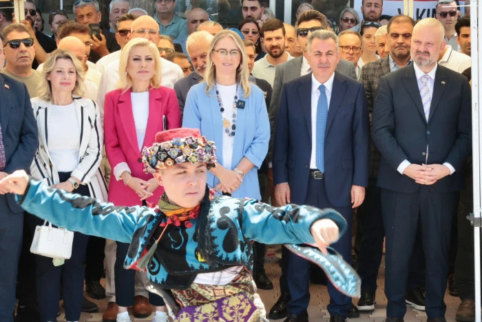 İzmir protokolü Menemen Ulukent Semt Polikliği açılışında buluştu