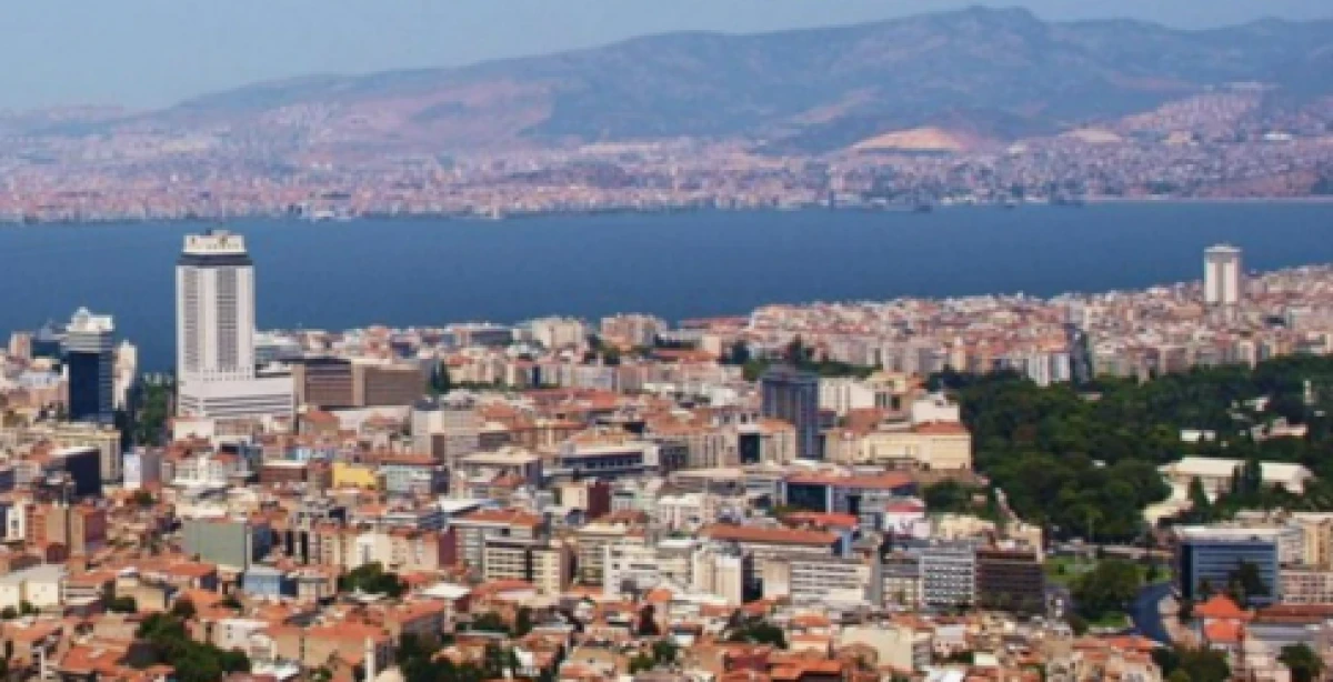 İzmir’de Barınma Krizi Derinleşiyor: Öğrenci Evleri ve Yurt Fiyatları Uçtu