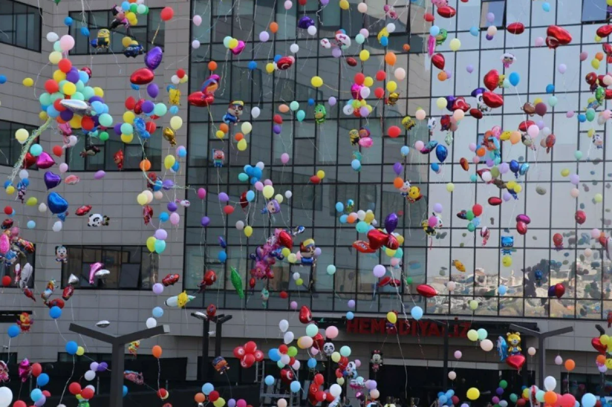 İzmir’de Duygulandıran Anlar: Balonlar Umutla Yükseldi