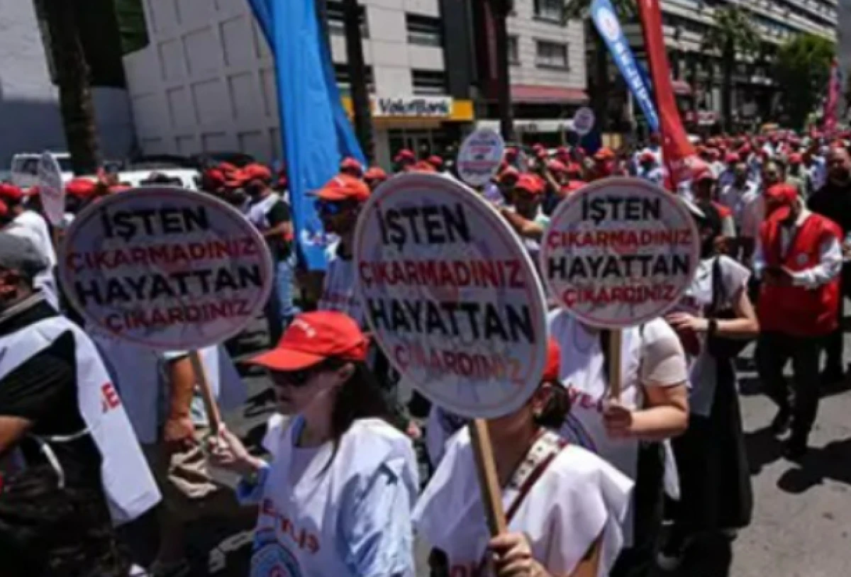 İzmir’de işçi isyanı: “Sadaka değil, sözleşme istiyoruz!”