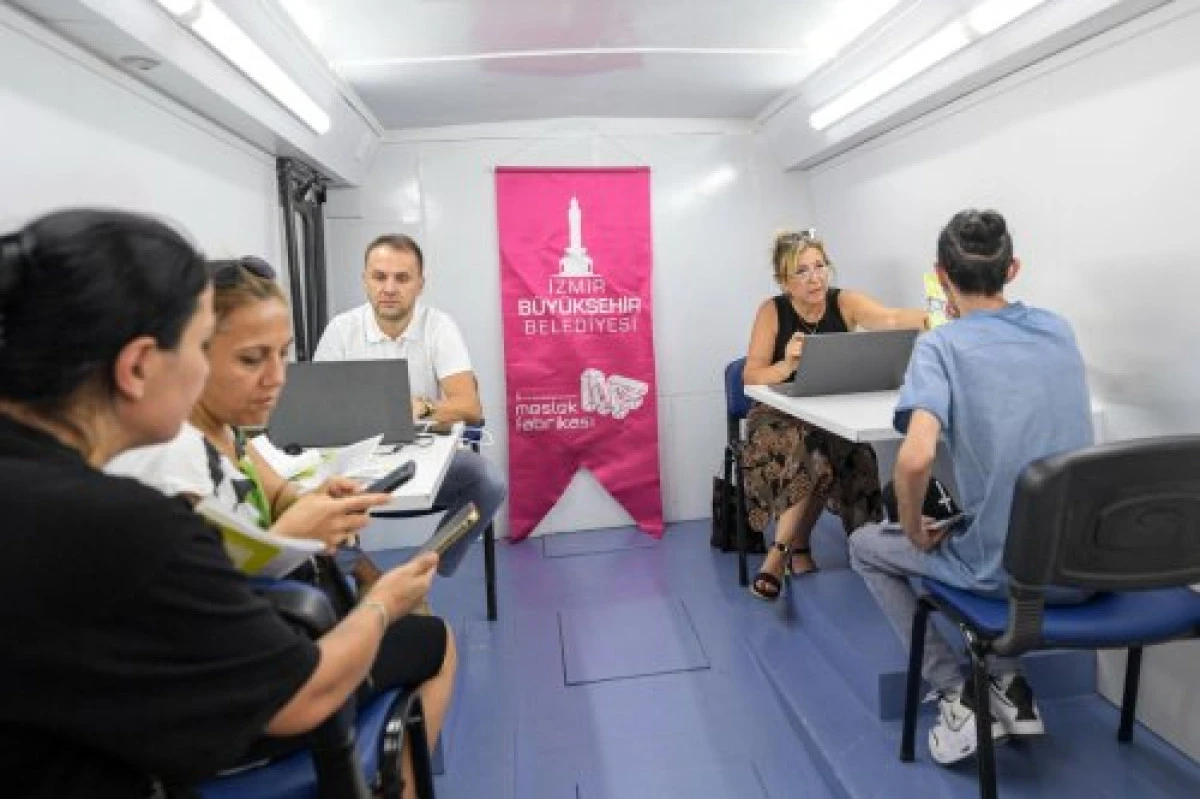 İzmir’de Mobil İstihdam Aracı iş arayanlara destek oluyor