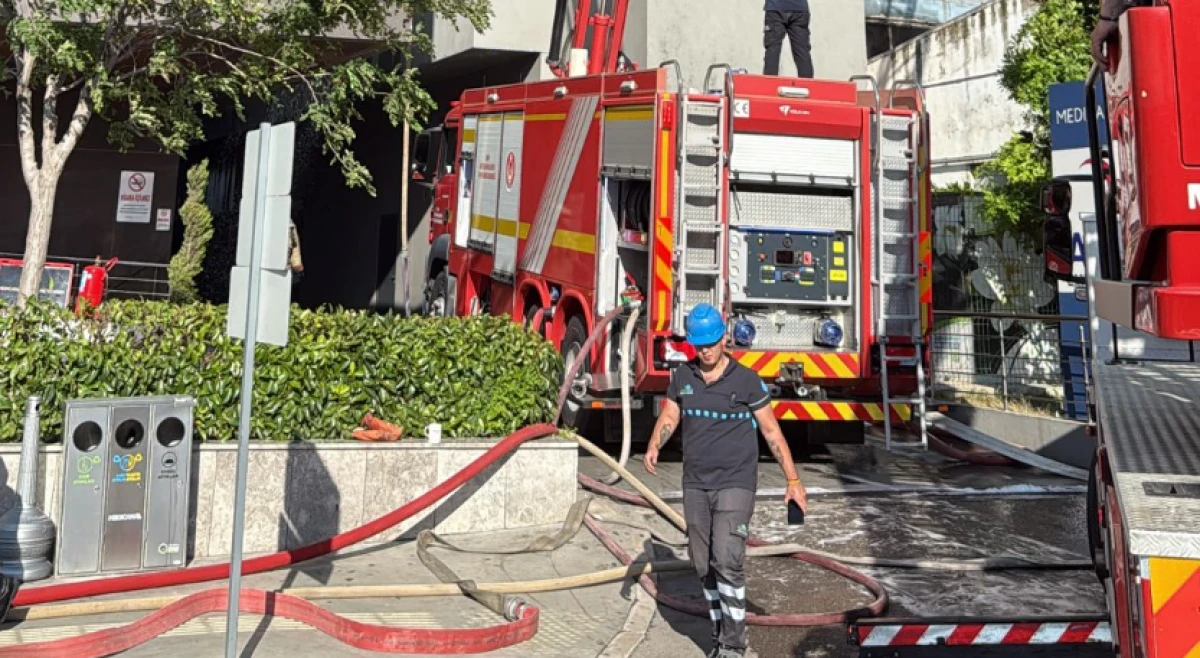 İzmir’de plastik deposunda büyük yangın: Hastane tahliye edildi