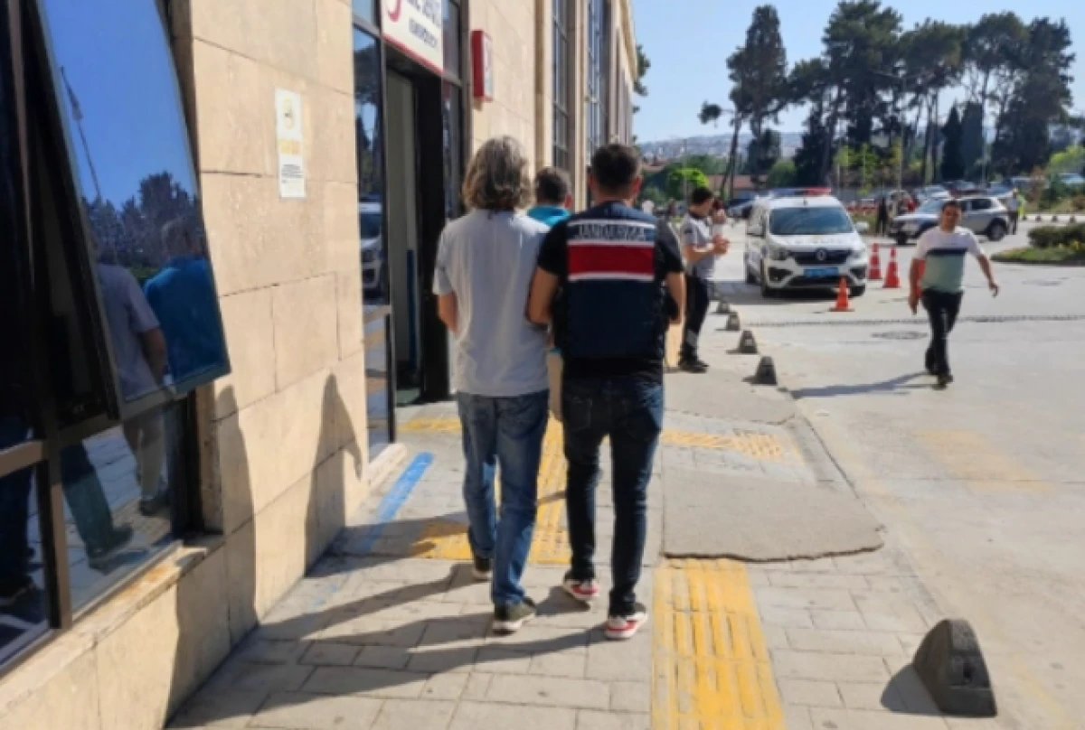 İzmir’de Terör Propagandası Yapan 5 Şüpheli Jandarma Operasyonuyla Gözaltında