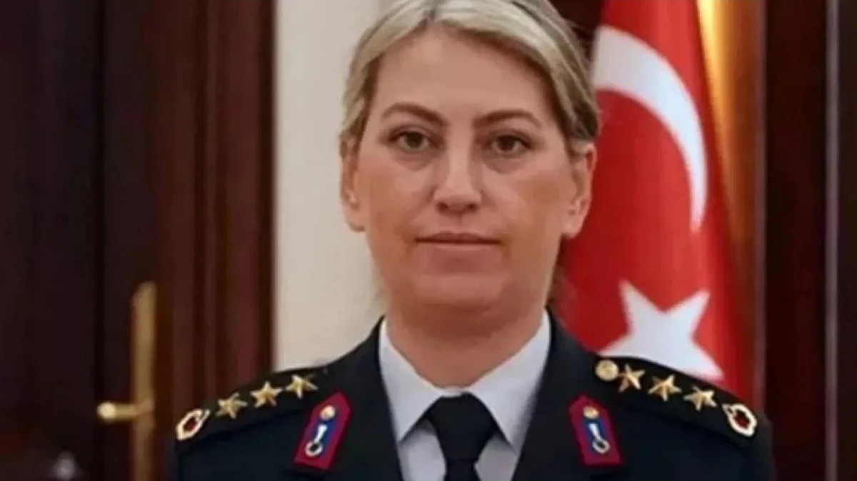 Jandarma’da bir ilk: Gülden Mat Şakir tuğgeneralliğe terfi etti