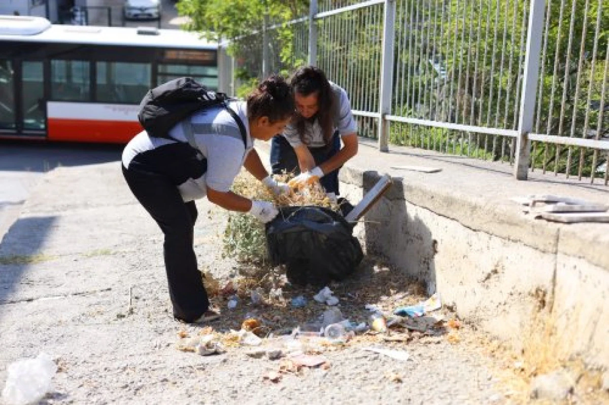Karabağlar’da dip köşe temizlik seferberliği