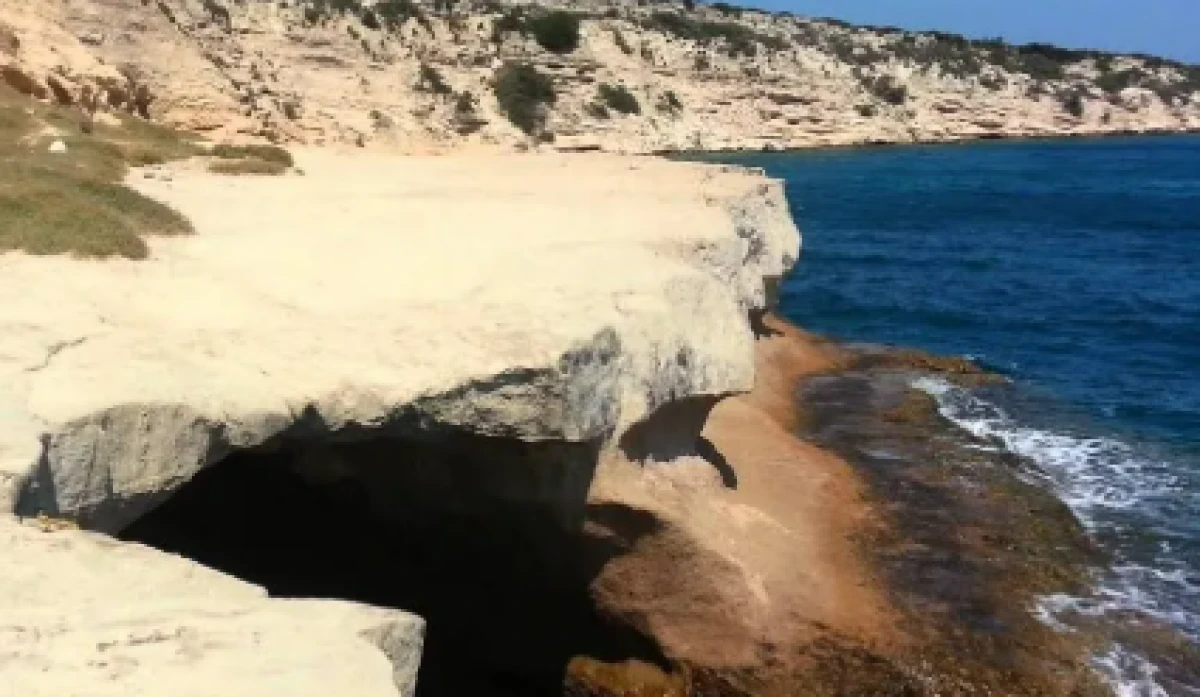 Karaburun’un Ayıbalığı Mağarası: Doğa ve Keşif Rotası