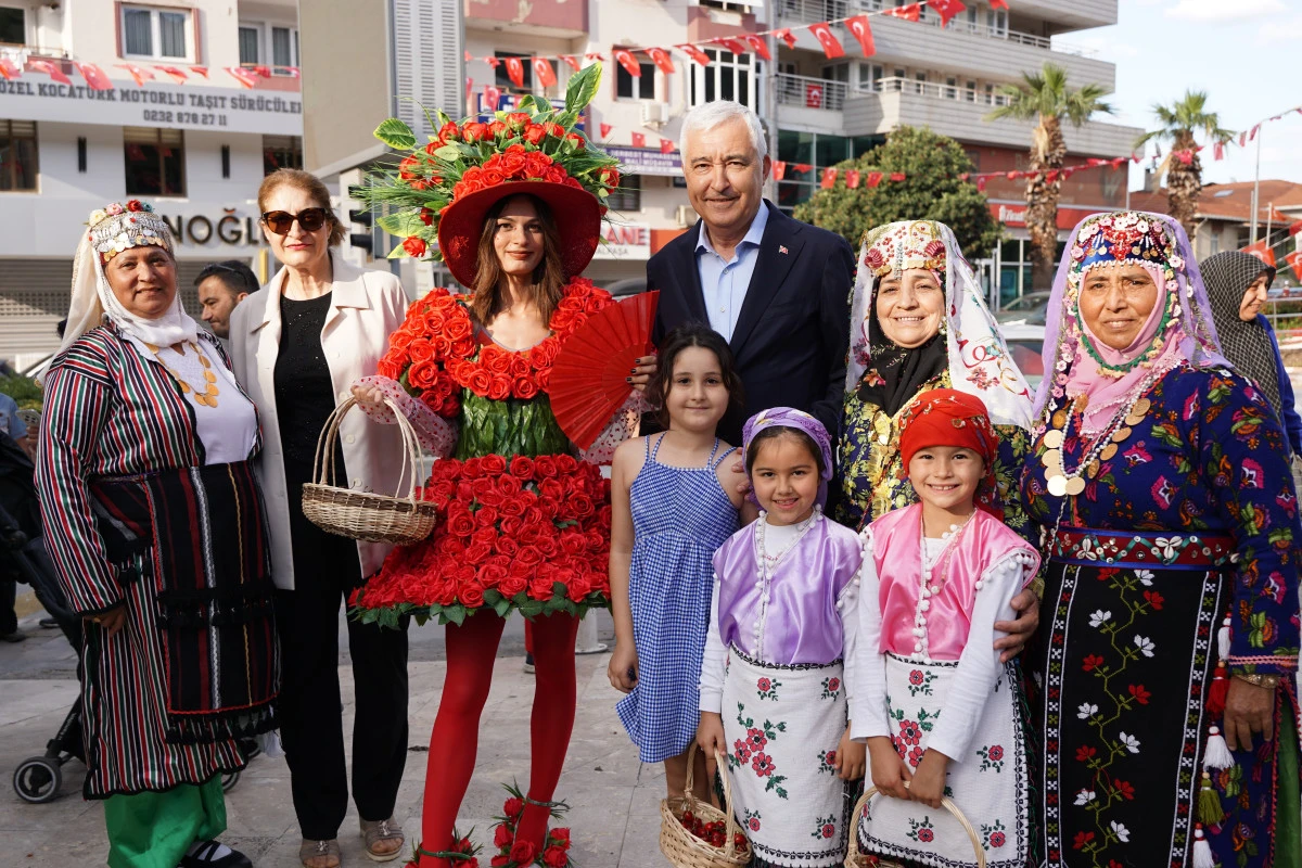 Kemalpaşa 52'nci Altın Kiraz Kültür ve Sanat Festivali coşkuyla kutlandı