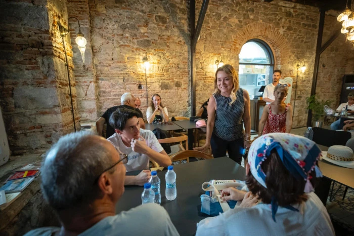 Konak’ın 'Mutluluk Kahvesi' 1 yaşında: 8 şubeyle büyüyor, binlerce kişiye ulaşıyor