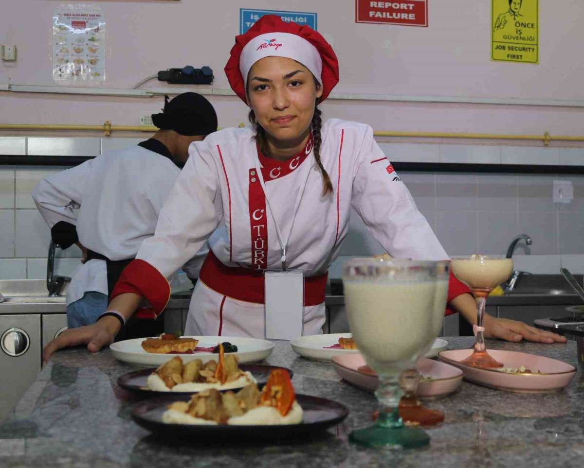 Lise öğrencileri yemek yarışmasında hünerlerini sergiledi