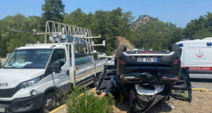 Marmaris’te kamyonet ile otomobil çarpıştı: 4 yaralı