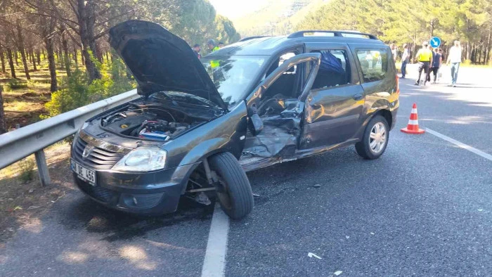 Menteşe-Ula karayolunda trafik kazası: 2 yaralı!