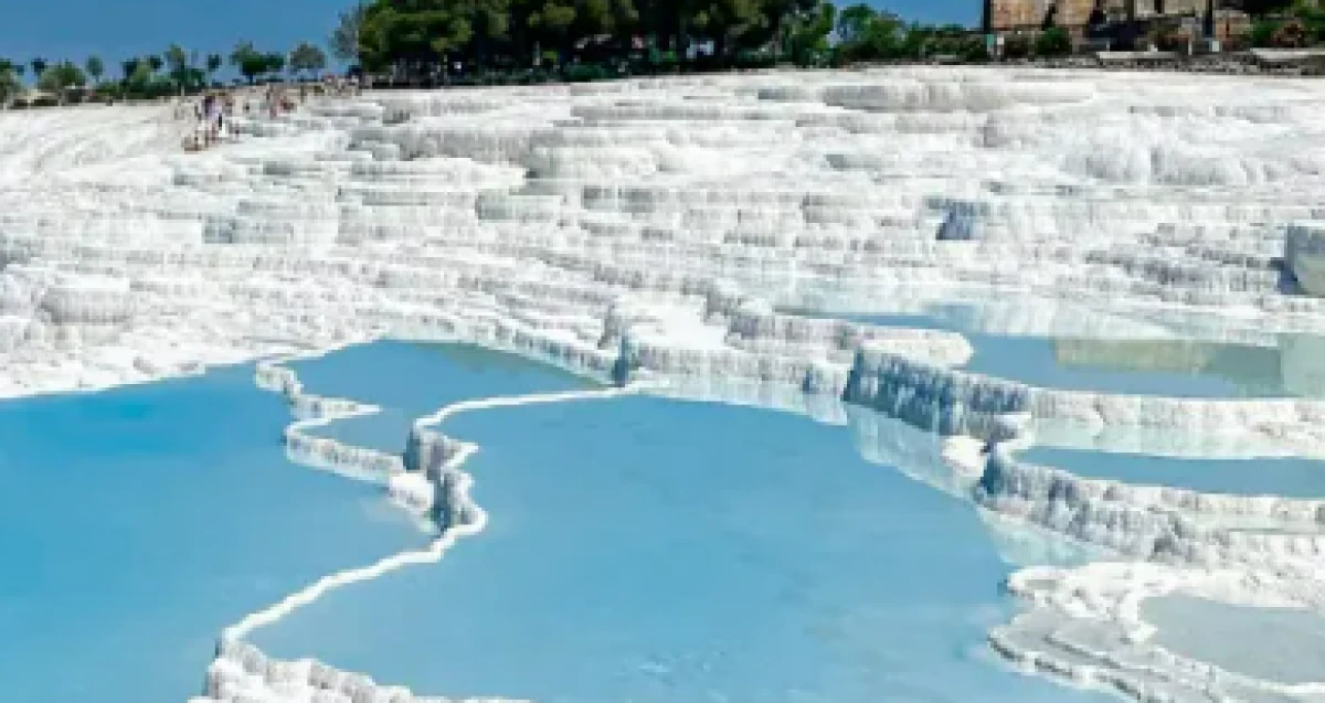 Pamukkale Travertenleri ve Hierapolis: Denizli’nin Büyüleyici Mirası