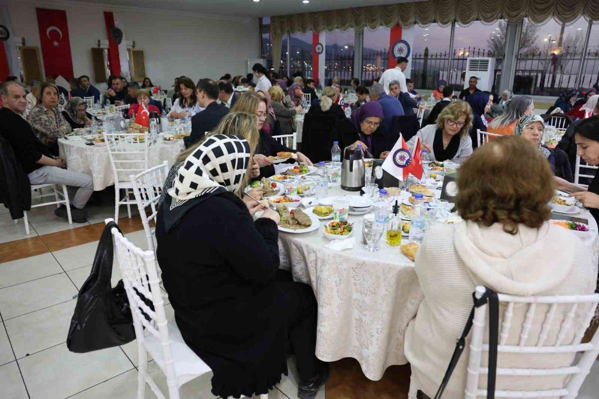 Şehit aileleri ve gaziler iftarda buluştu