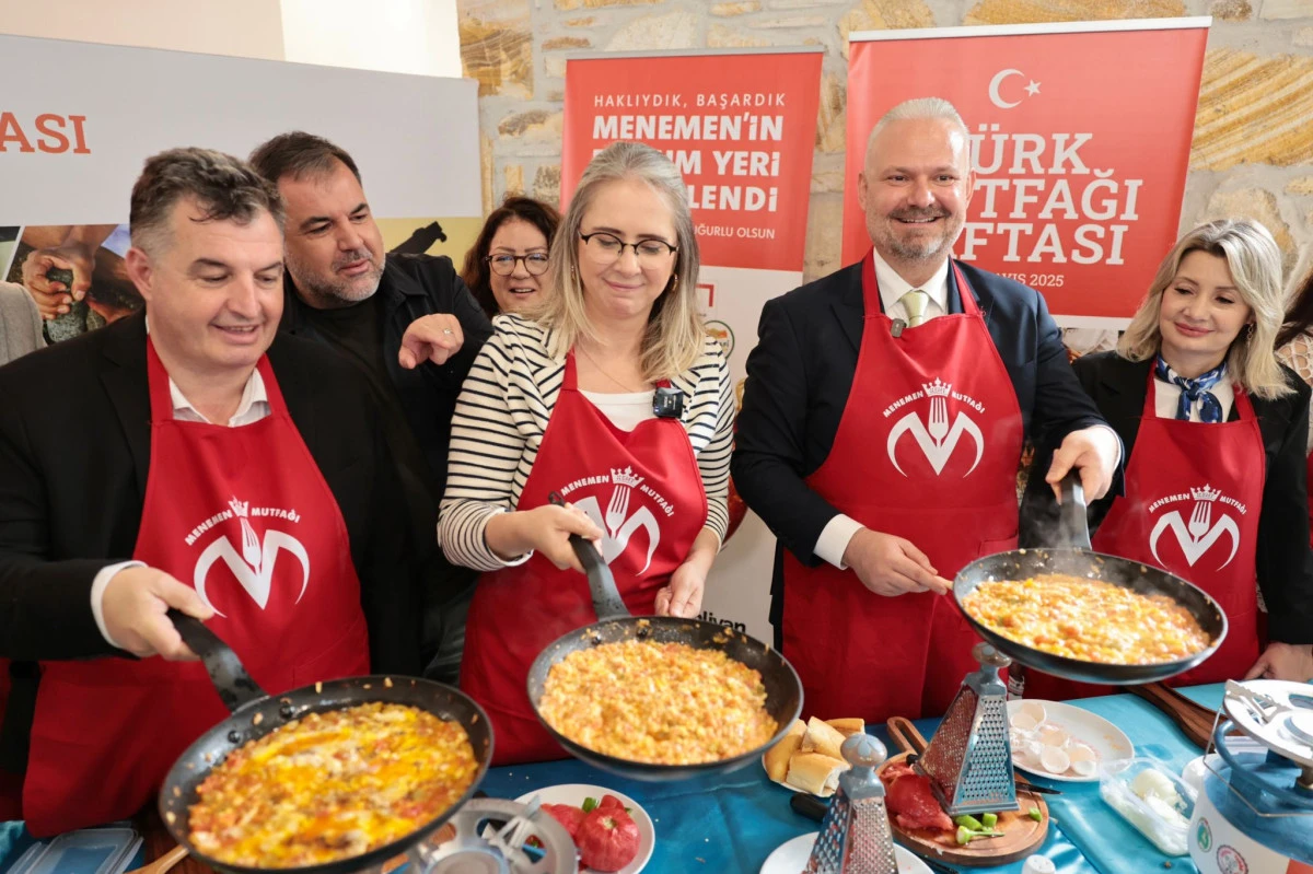 Türk Mutfağı Haftası’na Menemen damgası! Kolları sıvayıp Menemen yaptılar!