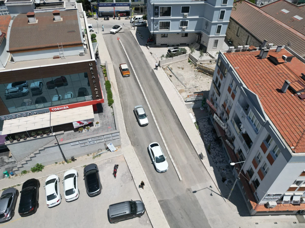 Urla’da 40 yıllık sorun çözüldü, sokaklar yenilendi