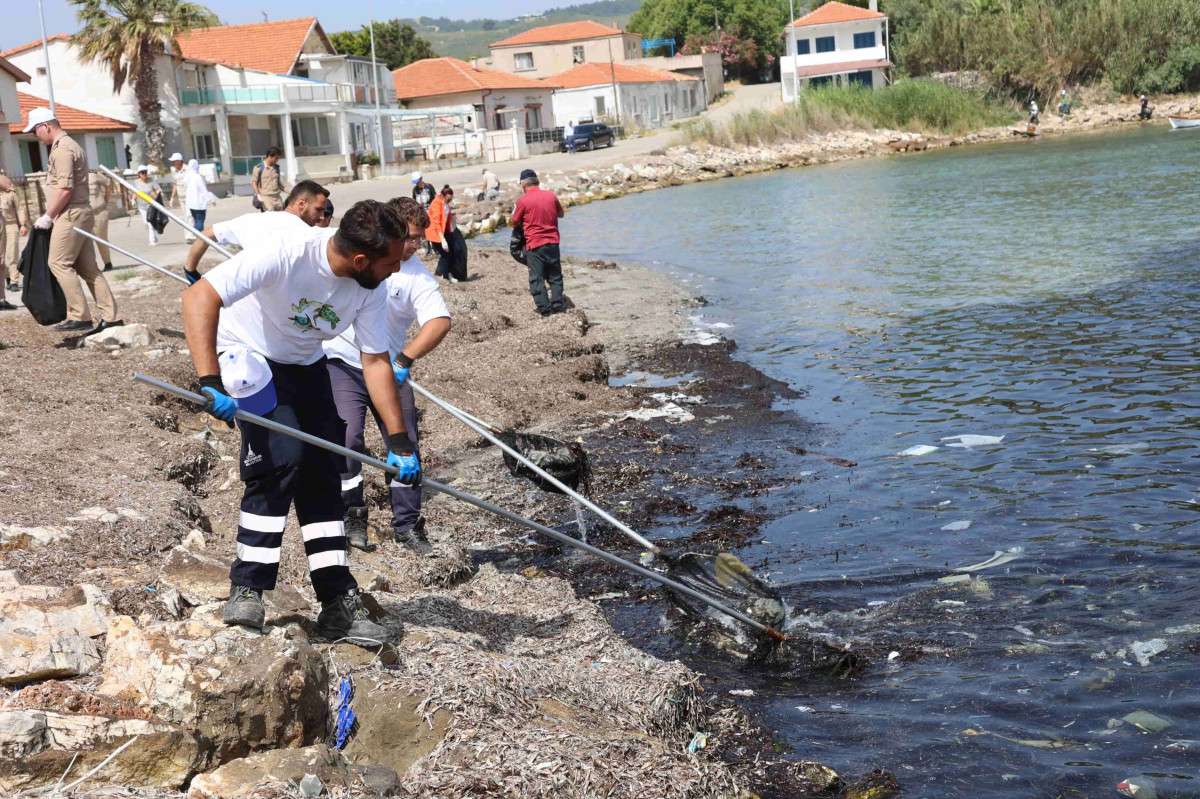 Urla’da Kıyı Temizleme Çalışması Gerçekleşti