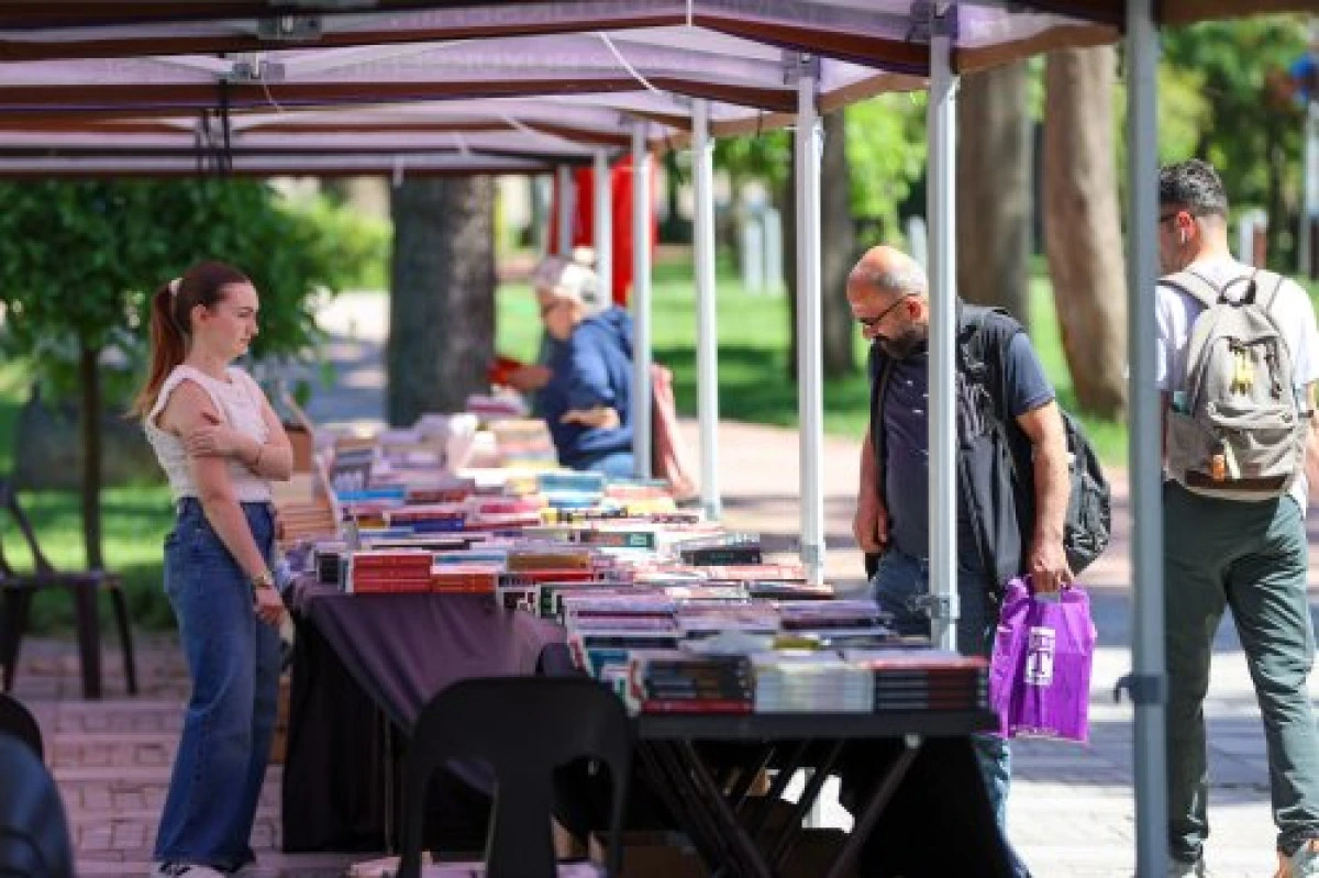 Vatandaşlardan 1.Buca Kitap Günleri'ne ilgi büyük