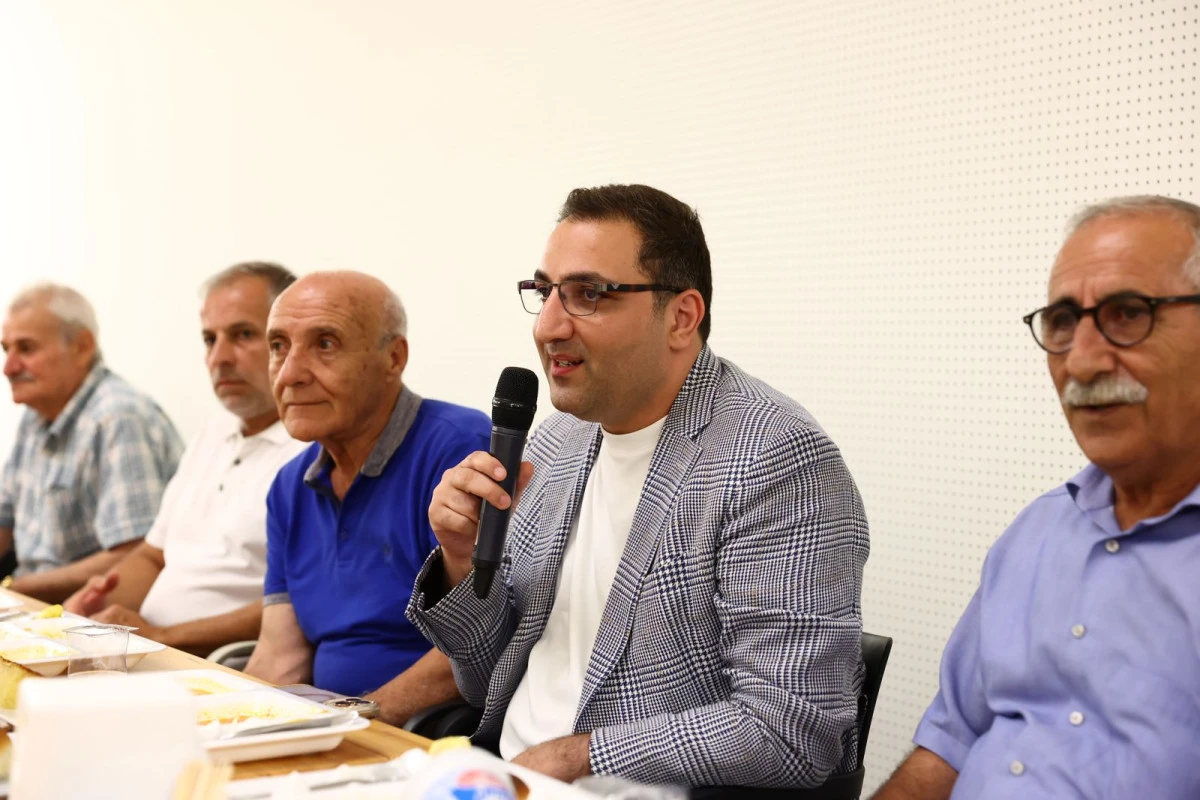 Yiğit, Cemevine konuk oldu, hayır lokmasını paylaştı 